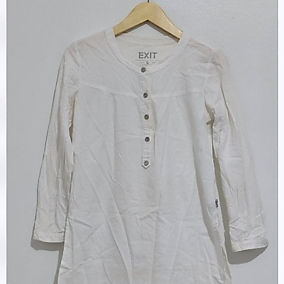 Blouse katun putih brand exit size L, kancing dada aktif, pernah dipakai, kotor pemakaian butuh cuci