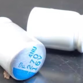 30PCS/LOT Original Japanese NIPPON PSF high-frequency low resistance solid-state capacitor 16V 270UF