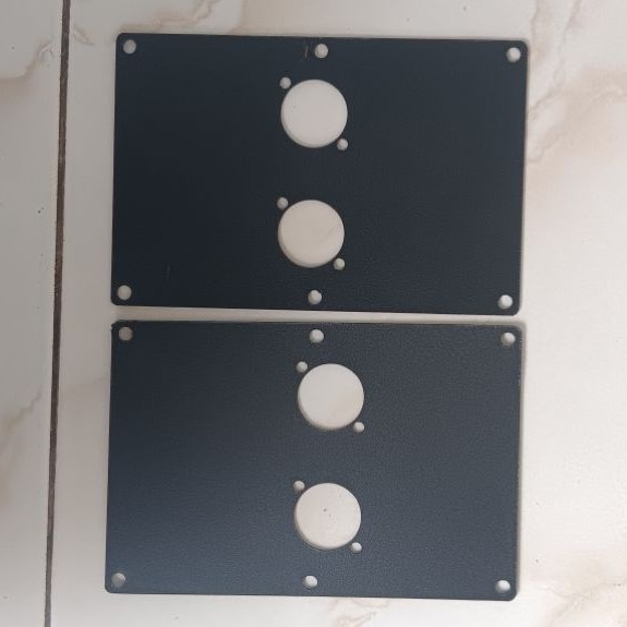 Plat Spikon Lubang 2 Bahan Besi Tebal 1,5 mm