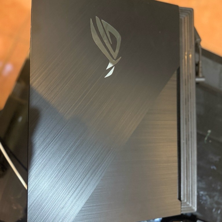 asus rog strix G512LI I5 10300 16/500gb
