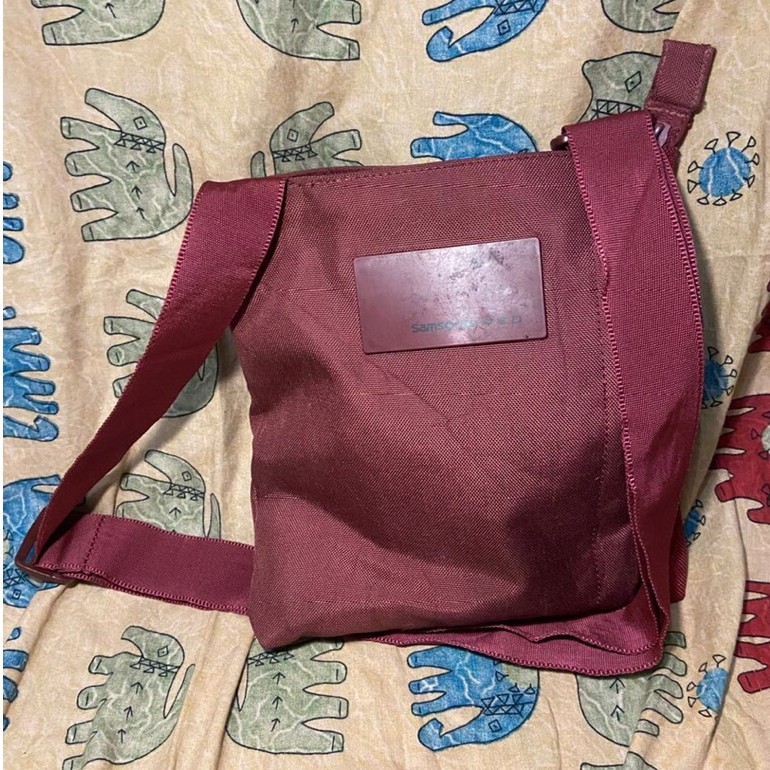 samsonite red sling bag