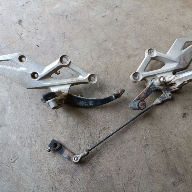STEP FOOSTEP DEPAN CBR 150R K45 2022 SET ORIGINAL COPOTAN