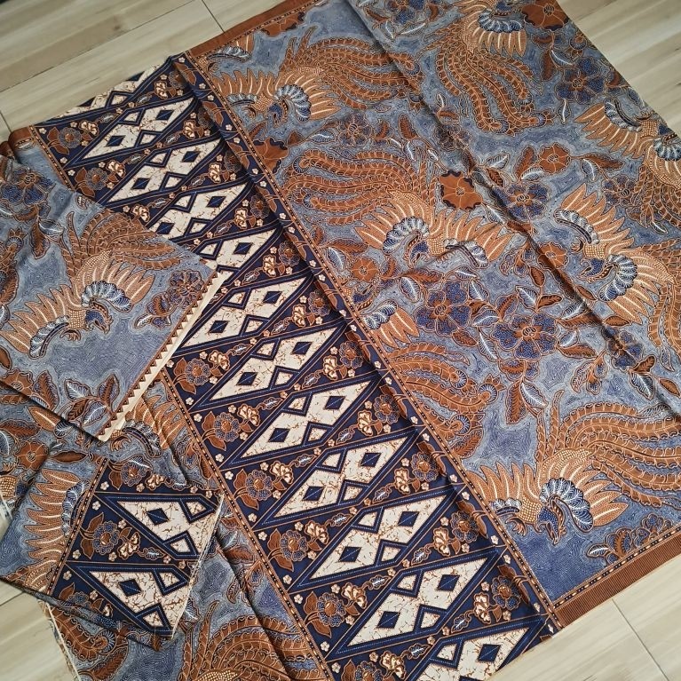 SET SARIMBIT COUPLE KAIN KEMEJA UNTUK BAPAK DAN KAIN SARUNG PLUS SELENDANG UNTUK IBU MOTIF SAWUNGGAL