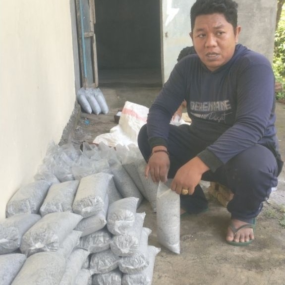Abu gosok premium dari bahan serbuk padi halus