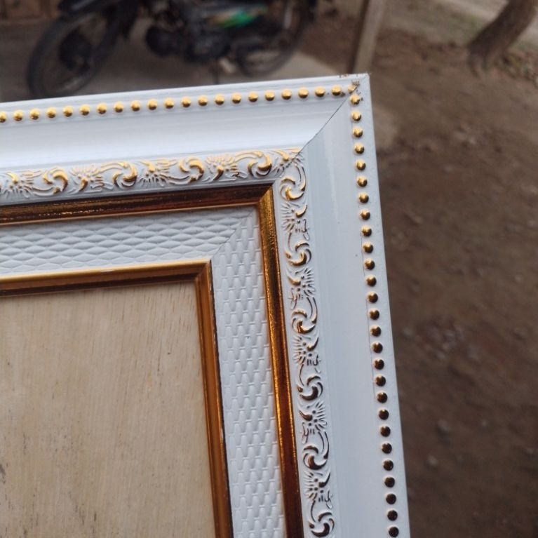 Frame 12R Doble Linen Putih