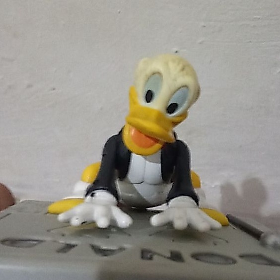 mainan happy meal McDonald's Donald duck