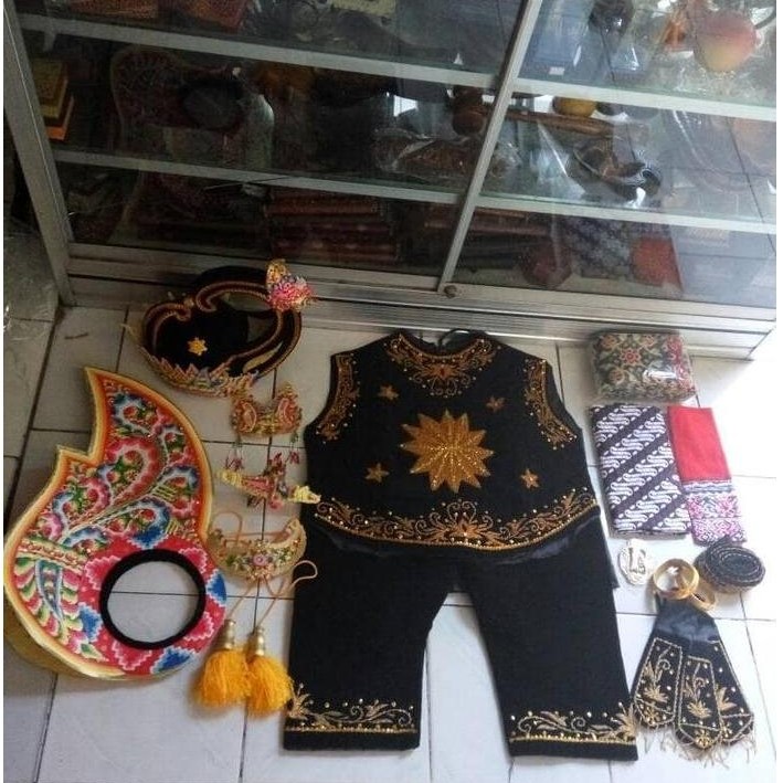 kostum Gatotkaca