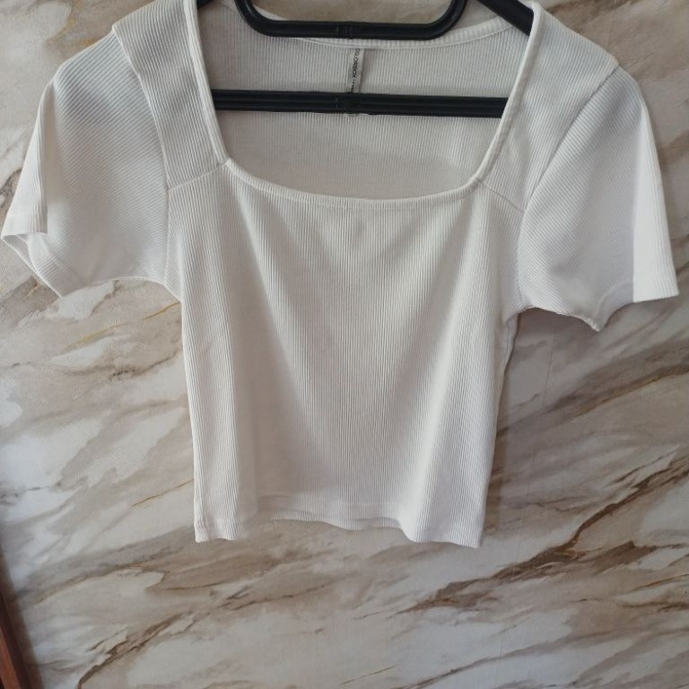 Top wanita colorbox preloved / kaos colorbox putih preloved/ atasan colorbox putih preloved
