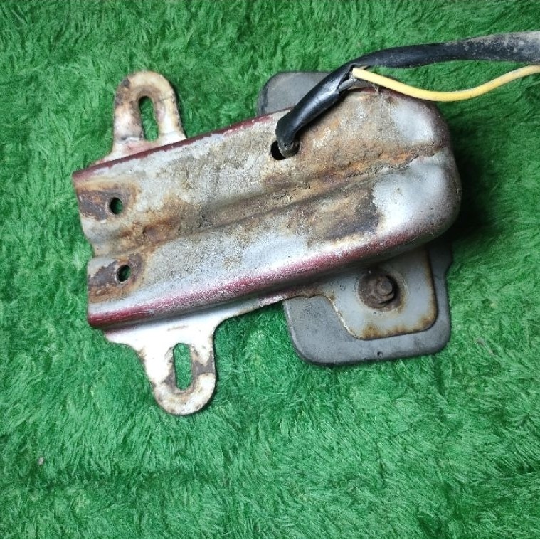PANGKON DUDUKAN LAMPU STOP YAMAHA V80