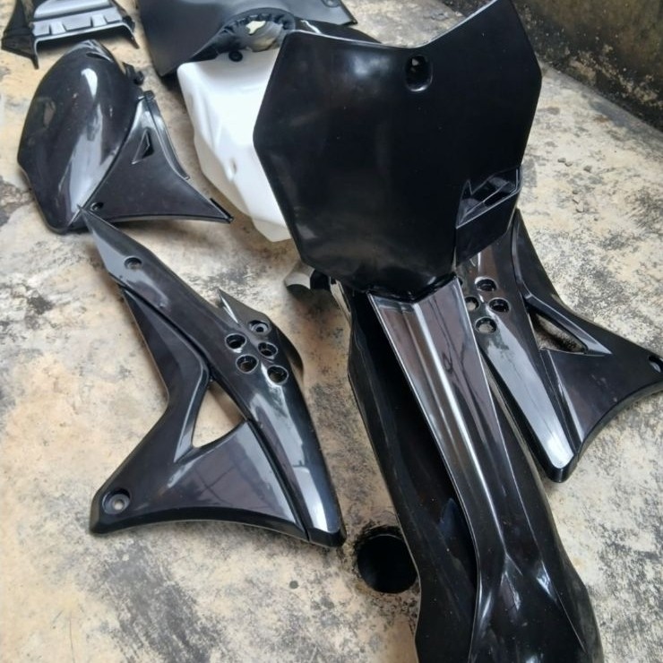 BODY SET GORDON HITAM FULL PNP KLX 150