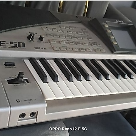 ROLAND E-50 KEYBOARD MUSIK WORKSTATION TOUCHSCREEN/LAYAR SENTUH LANCAR, SECOND
