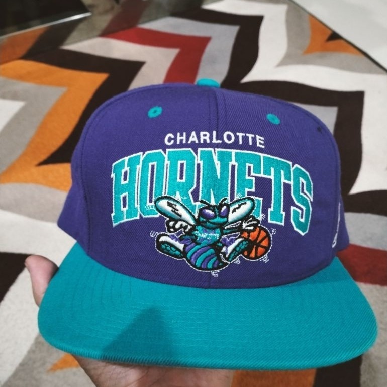 Topi Snapback Mitchell & Ness Charlotte Hornets Vintage