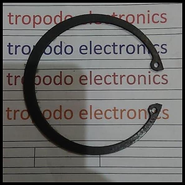 TERLARIS SNAP RING LUBANG H72