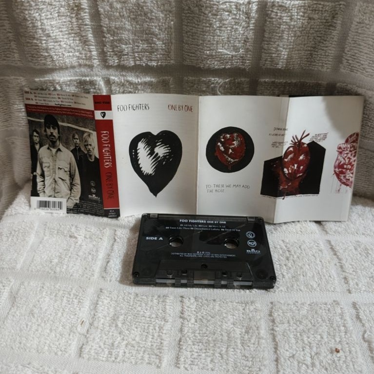 FOO FIGHTERS ONE BY ONE KASET PITA