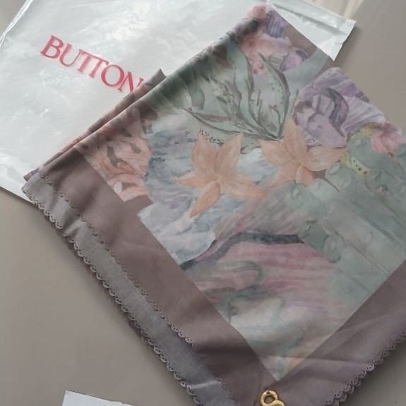 New Buttonscarves as is Mermaid TLM 1 taupe no box sale