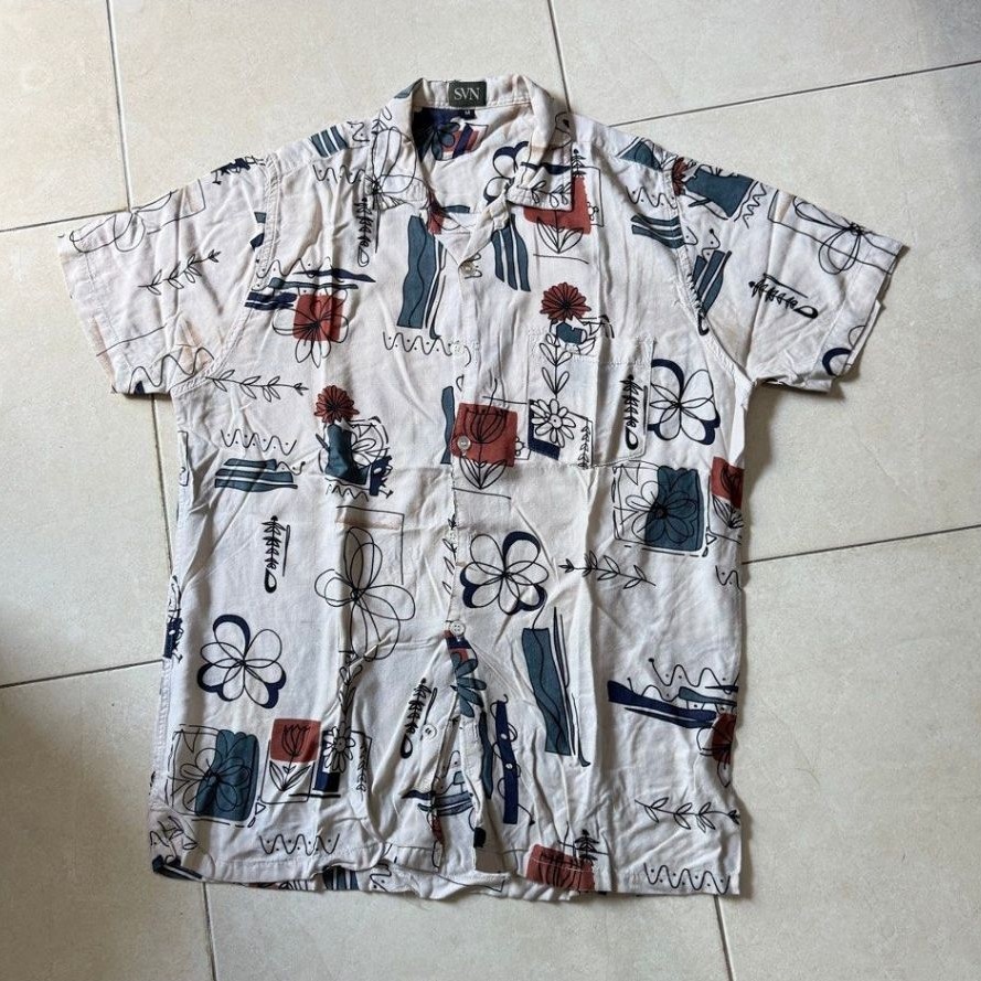 SVN Kemeja Pantai Hawaiian Blouse Kemeja Putih Bunga Atasan Lengan Pendek Wanita Pria Blouse Santai 