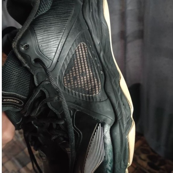 sepatu-badminton-lining-ranger
