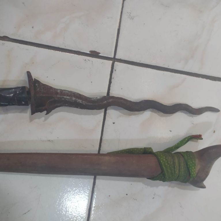 Keris Kuno Pusaka Luk Tua Asli Antik Koleksi Pajangan Keris Sepuh