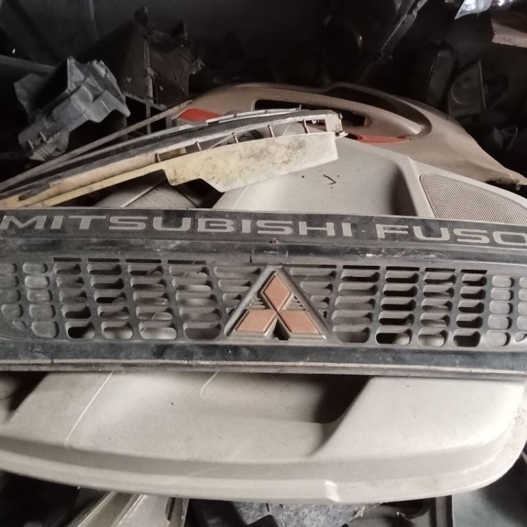 Grill Mitsubishi Fuso/Canter