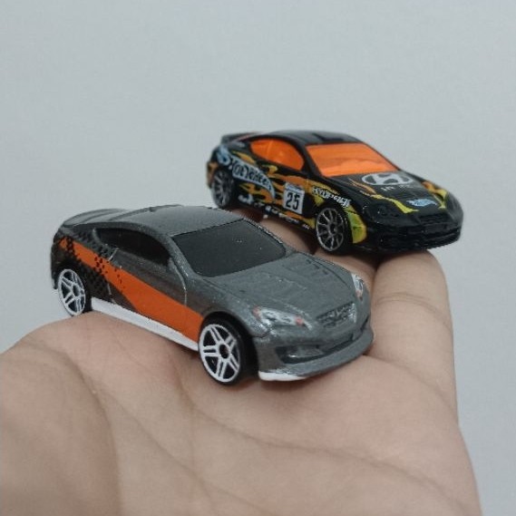 Hotwheels Hyundai Genesis dan Tiburon
