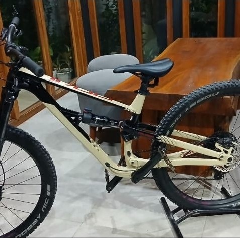 Sepeda Polygon Siskiu D7 krem hitam size S.27.5 upgrade mantap second