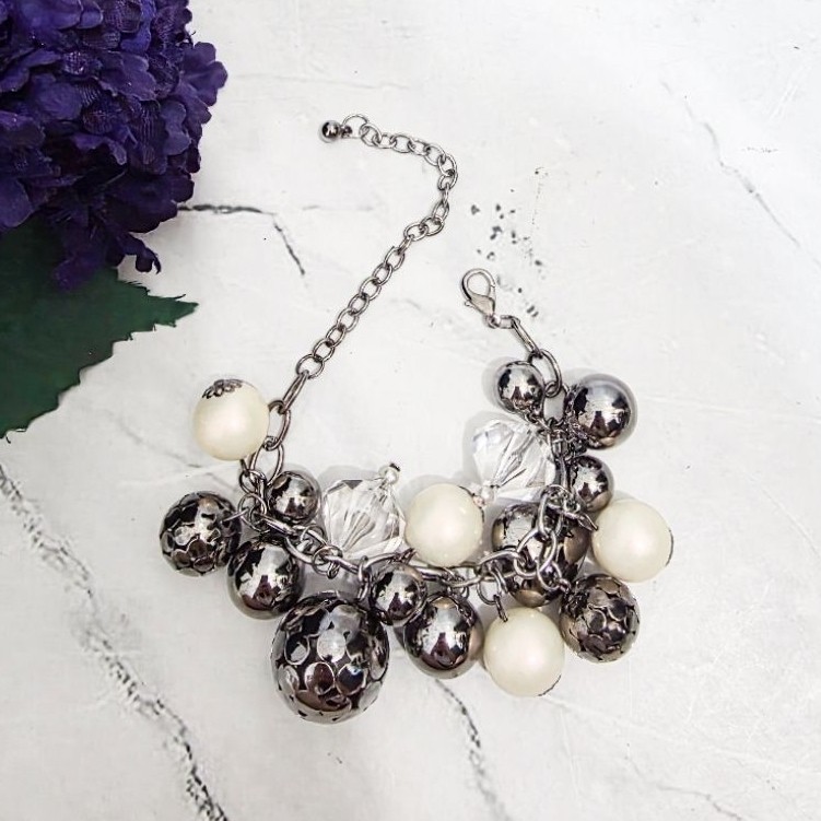 Gelang mutiara anggur