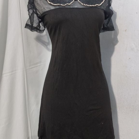 dress hitam kerah manik-manik putih