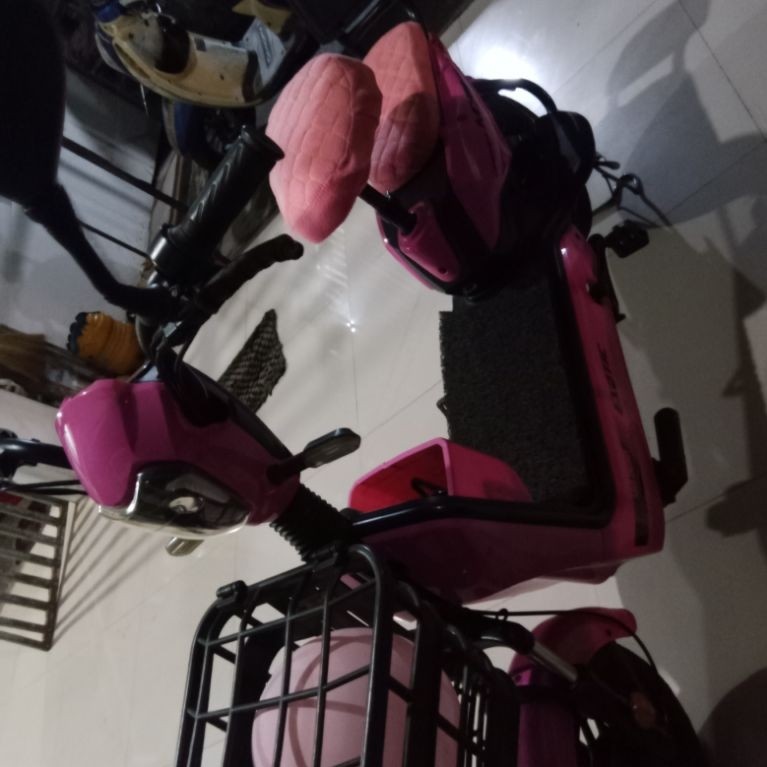 sepeda listrik second merk exotic, kondisi Masi normal tinggal pake ada casannya juga