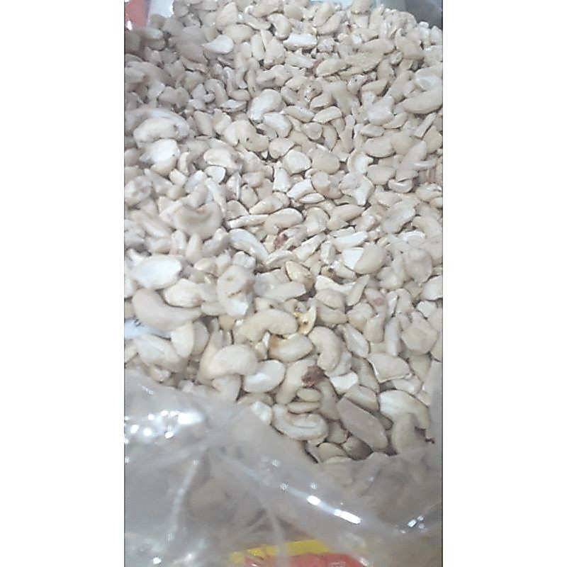 kacang mede pecahan mentah