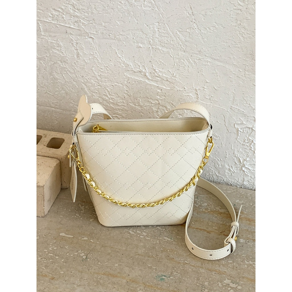 Tas wanita bergaya Chanel dengan motif berlian dan rantai, tas bucket, tas selempang gaya Korea, tas
