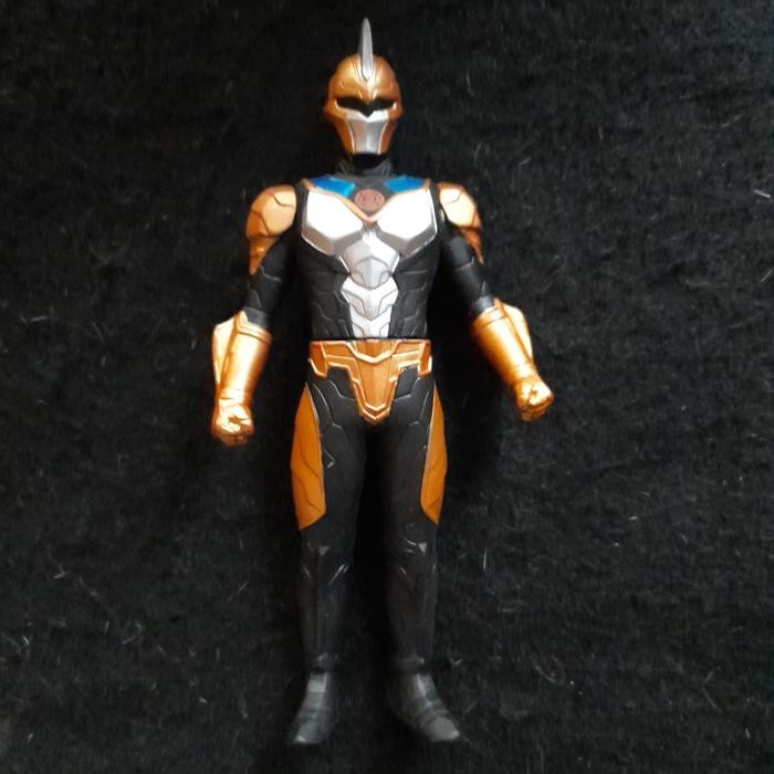 MAINAN... Bandai 14 Cm Ultra Monster Series Absolute Titan