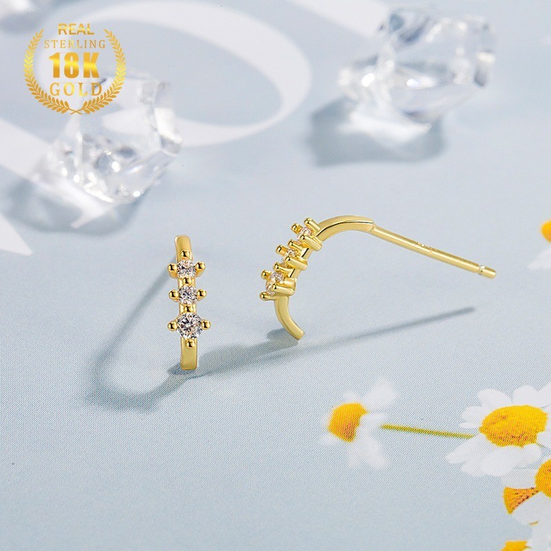 Anting Mini Emas 18K Dengan Tiga Zircon Berlian Untuk Wanita