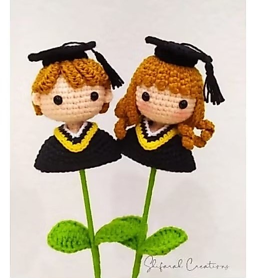 boneka rajut wisuda setengah badan