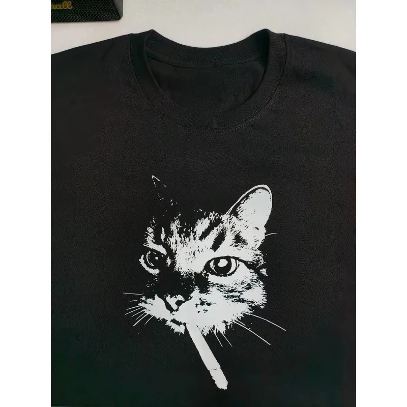 Kaos Pria Lengan Pendek Longgar dengan Cetakan Pribadi Retro Trendy Kucing Merokok Jalanan Amerika B