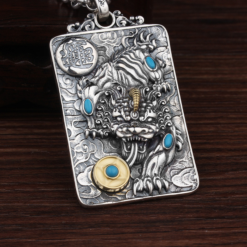 Liontin perak pria, berwarna solid, berani dan bergaya, liontin kalung perak pria yang trendi.