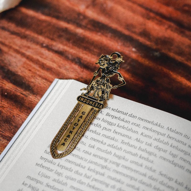 

ORI Pembatas Buku Logam Kuningan Edisi Tokoh Wayang Oleh Oleh Khas Jogja Indonesia Ka2