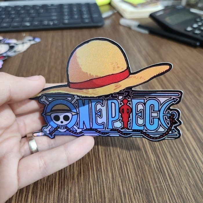 

Sticker Hologram Anime - PSH1733 - One Piece - Logo One Piece Topi