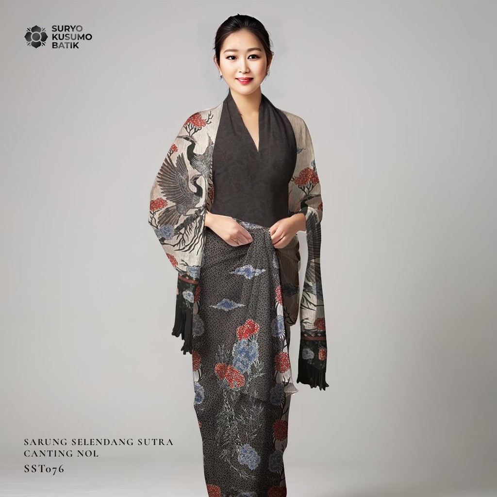 Suryo Kusumo Batik - Kain Sarung Selendang Sutra Batik Tulis Exclusive Canting Nol Wanita  C06