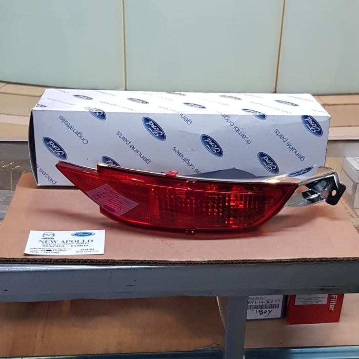 reflektor mata kucing ford fiesta kanan original TOP GRADE