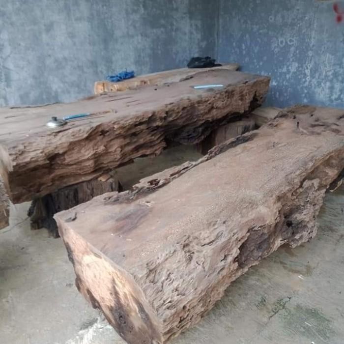 Kayu Fosil Ratusan Tahun / Log . Costum Meja / kursi