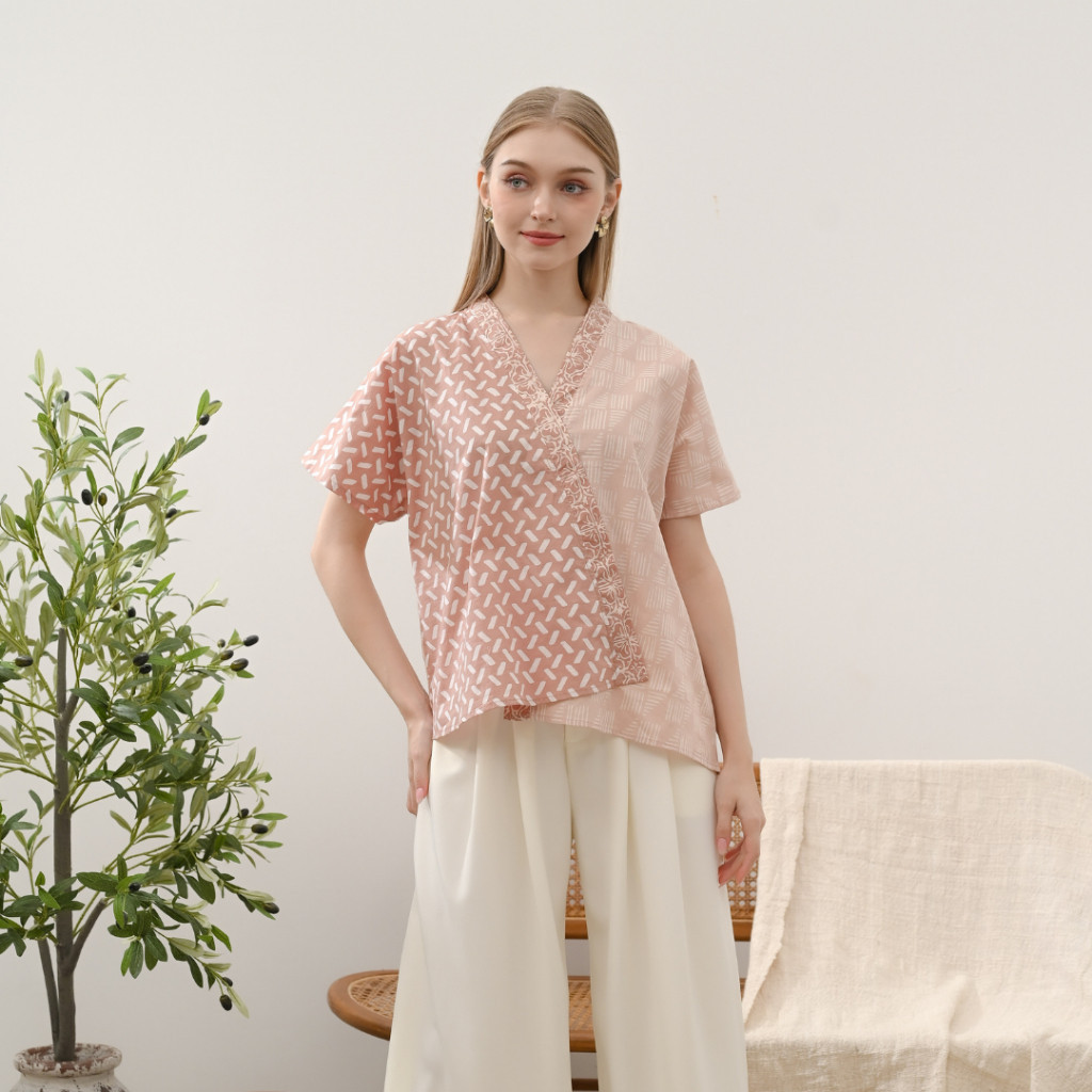 Vinca Chic Blouse Batik Kiki