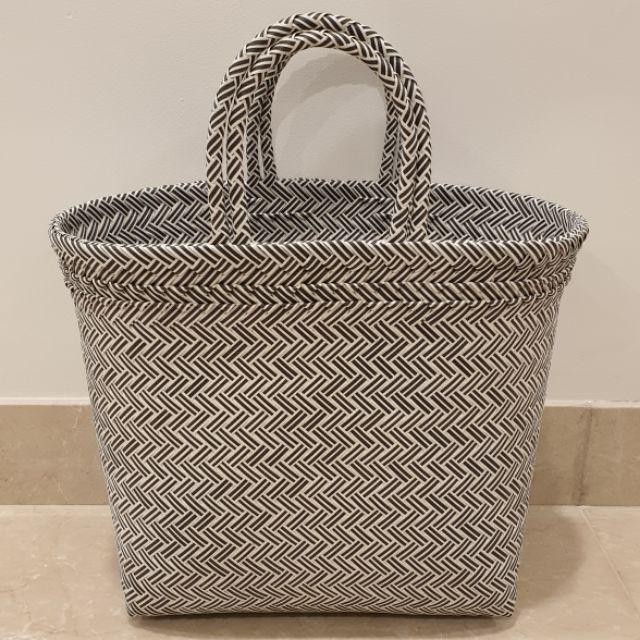 

Lucy Bag - Tas Anyam Plastik, Tas Belanja Eco Friendly, Tas Hampers, Tas Parcel, Goodie Bag Lebaran - Hitam by Summerstore id