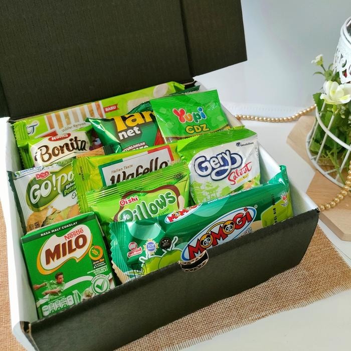 

HAMPERS SNACK ULANG TAHUN / GIFTBOX SNACK / SNACKBOX / KADO WISUDA / KADO SIDANG / KADO ULANG TAHUN - Red