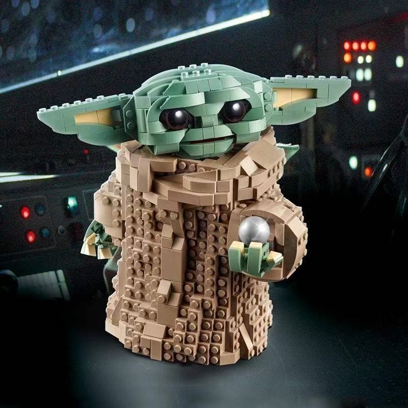 1073PCS   Building Blocks Movie War Series Yoda Alien Baby Decoration Boy Puzzle Assembly Model Toy