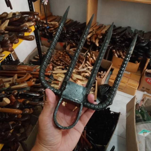 Alat Pertanian Garuk Tanah Baja