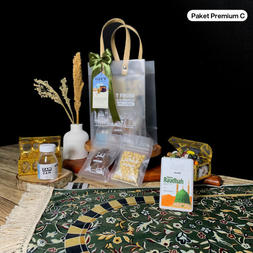 

Oleh-oleh Haji & Umroh Paket Premium C Sajadah Parfum Tas Mika Midi/Hampers/Gift Haji dan Umroh Paket Oleh-Oleh