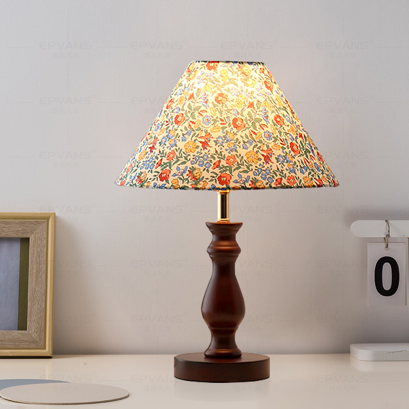 

French Medieval Table Lamp Bedroom Bedside Solid Wood Floral Fabric Garden Style Ceramic Retro Lamp Decorative Atmosphere Light
