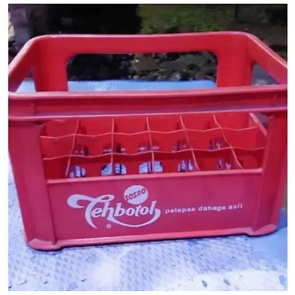 Krat bekas  teh botol sosro  dan ste