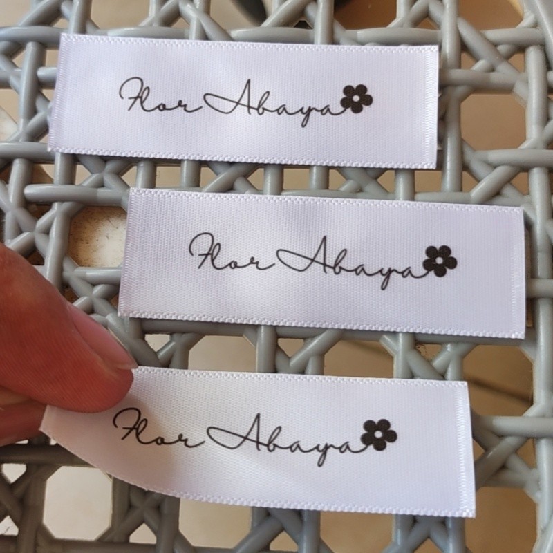 

500pcs Custom Satin Label End fold Personalised your Logo 2 * 6 cm Precut Hot Clothing Main Labels