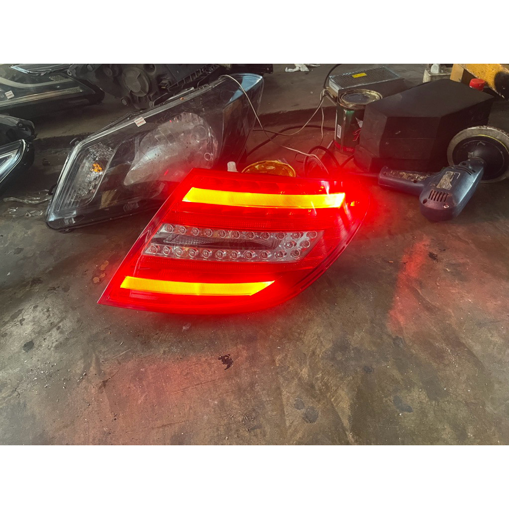 stoplamp lampu belakang mercy w204 led